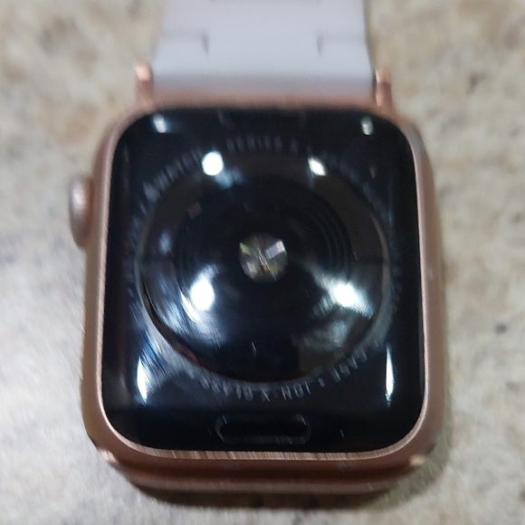 Smartwatch with White Band - Picture 8 of 9